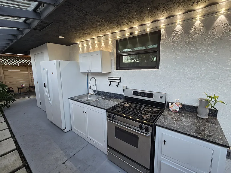 NW 3rd Ter — Photo 16