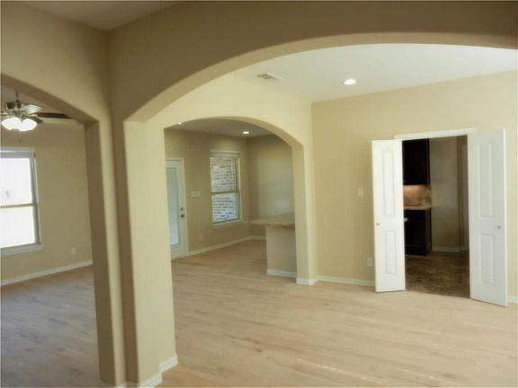 5th image of 3416 Chinaberry Ln