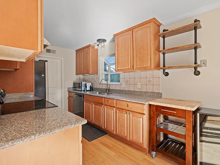880 Hollenbeck Ave — Photo 5