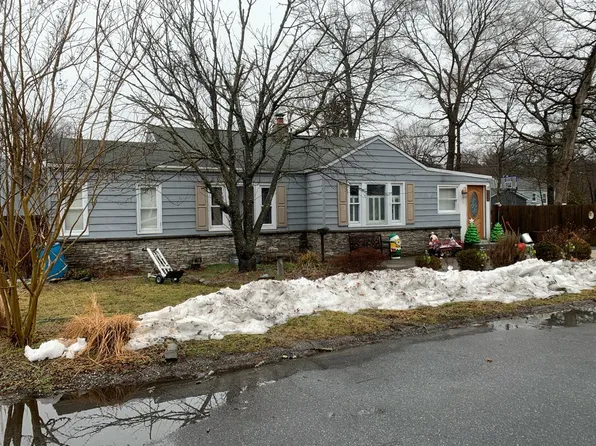 8394 Carol Dr, Pasadena, MD 21122