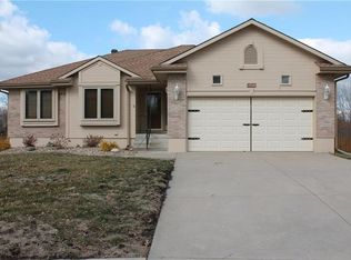 1504 SE 11th St, Lees Summit, MO 64081