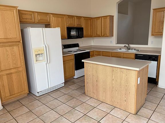 3rd image of 468 W Bolero Dr