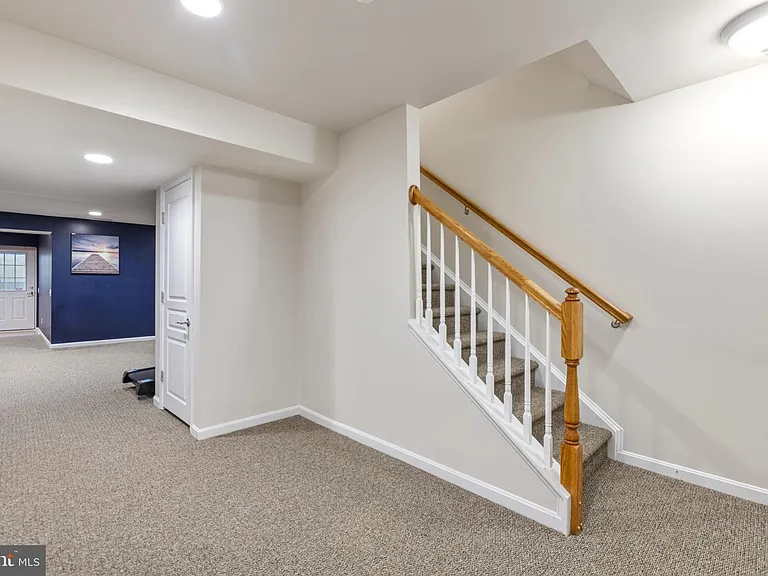 84 Wyndale Ct — Photo 52