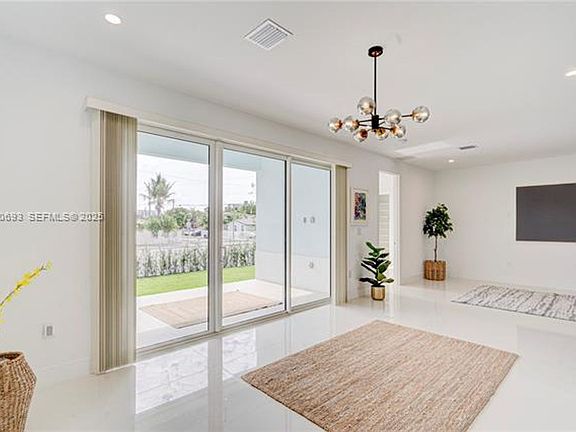 5th image of 1805 NW 22nd Ct #Townhouse 1805