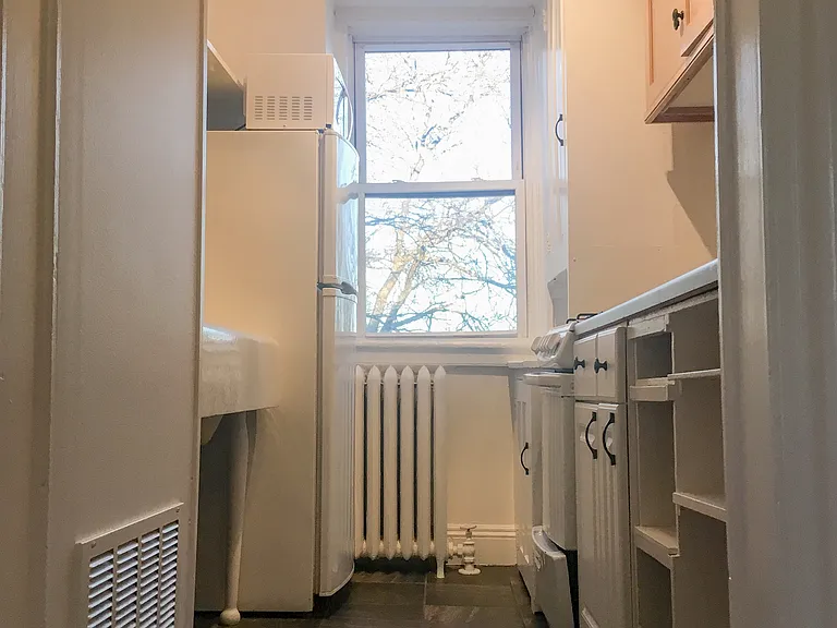 206 Nassau St #4 — Photo 5