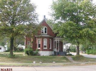 331 N 5th St, Saint Charles, MO 63301