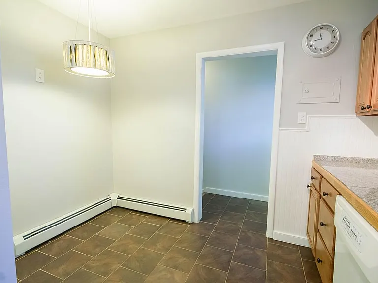 380 N Irving St — Photo 5