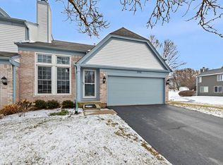 1718 Coach Dr, Naperville, IL 60565