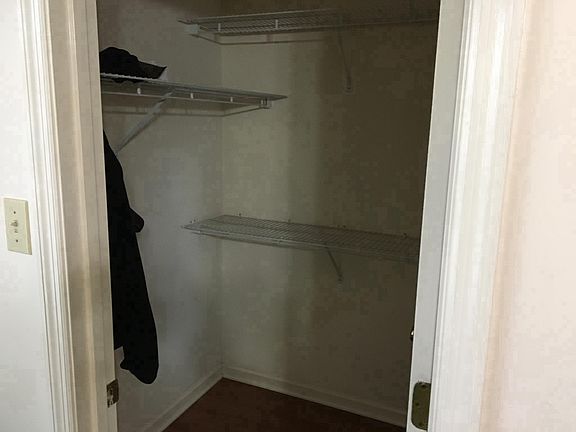 5th image of 1601 Clear Brook Dr