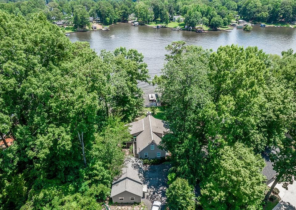 1st image of 325 Thomas Dr
