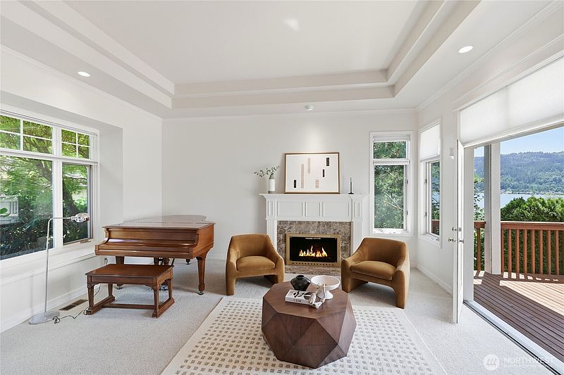 3rd image of 4123 205 Avenue SE