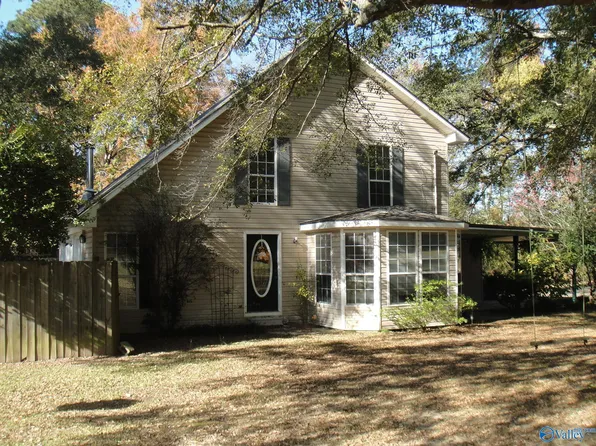 132 Guinivere Dr, Albertville, AL 35950