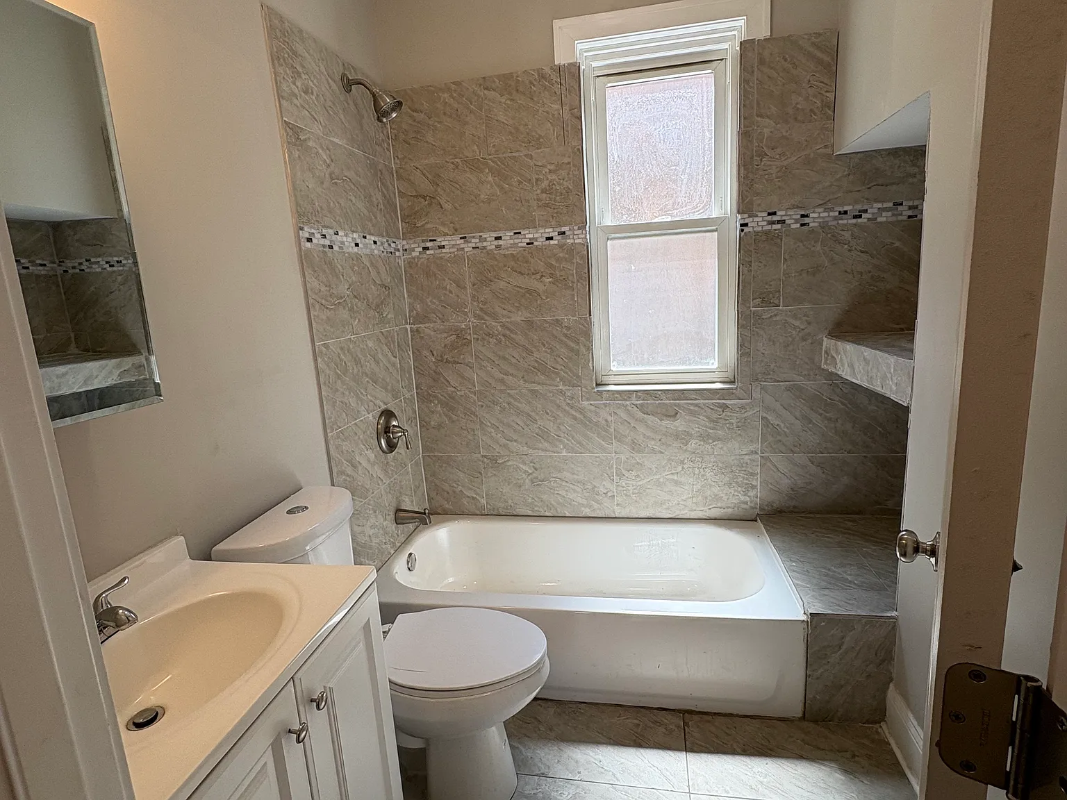 3 bed, 1200 sqft, $1,500 — Photo 3