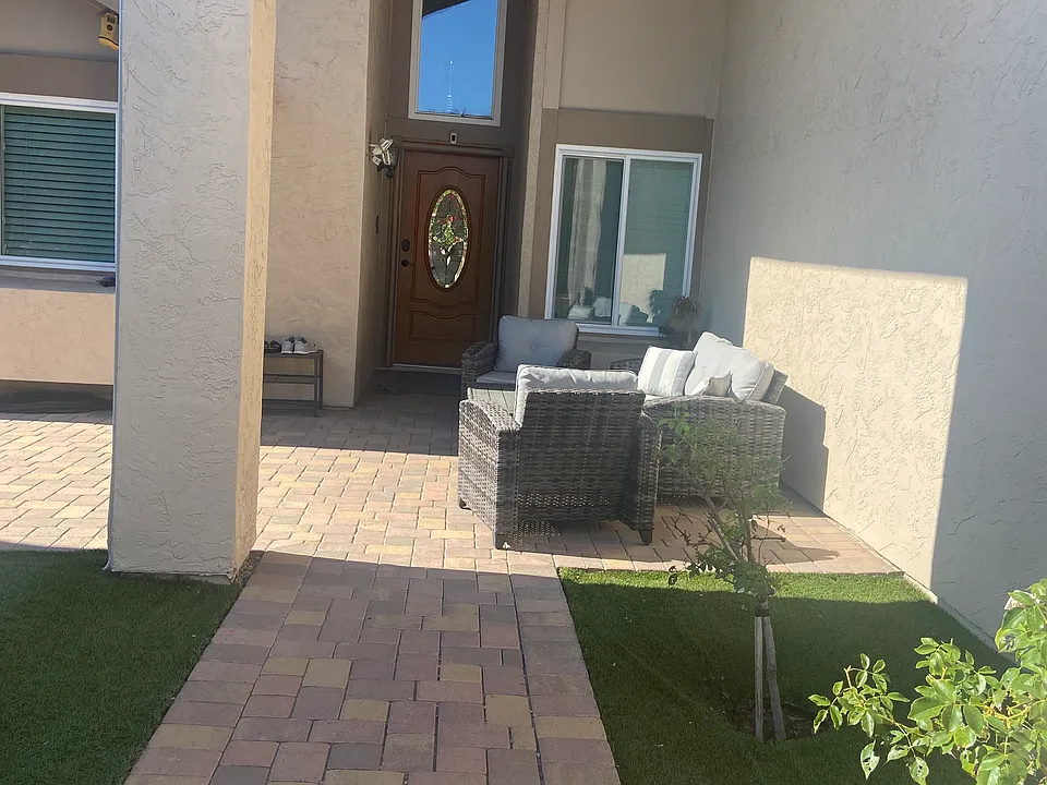12920 Sundance Ave