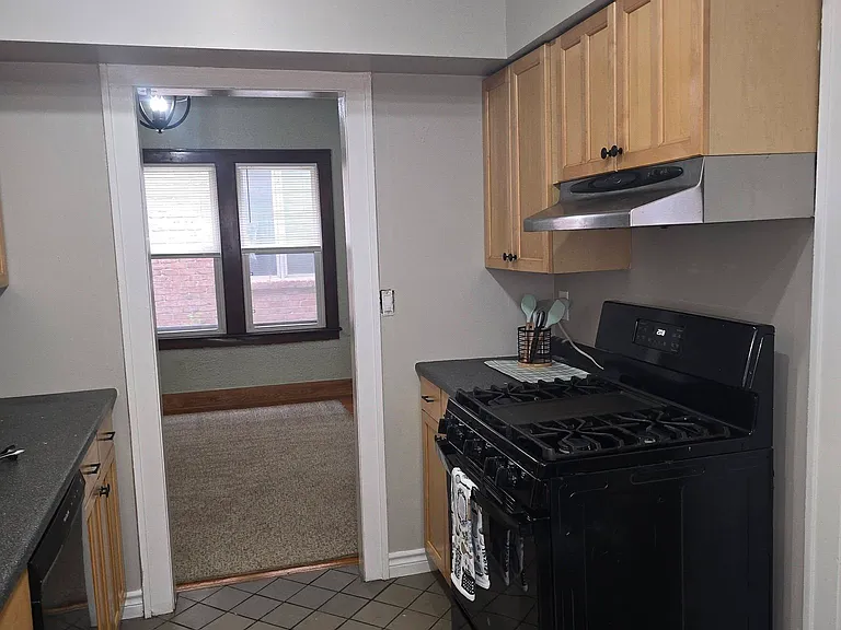 22448 Beech St #22448 — Photo 6
