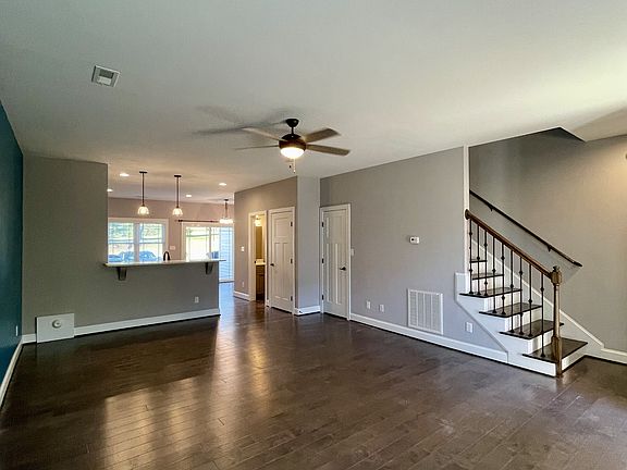 4th image of 320 Meridian St #1