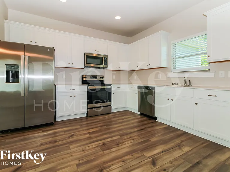 305 Avalon Way — Photo 6