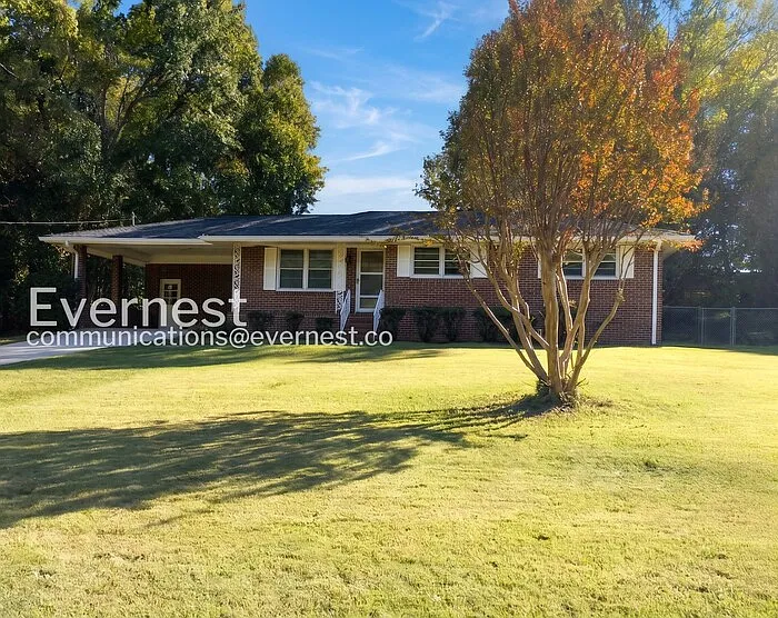 3 bed, 1.5 bath, 1251 sqft, $1,395 — Photo 2