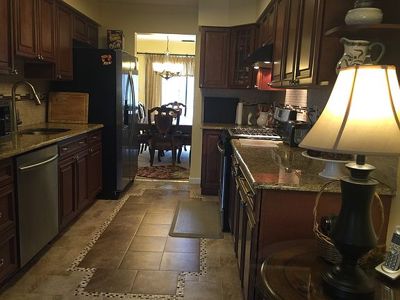 5th image of 44 Hampshire Dr