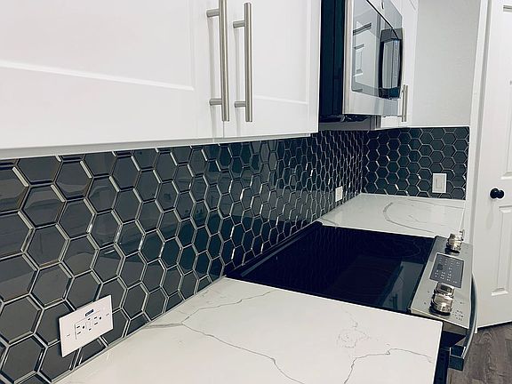 Glass backsplash 