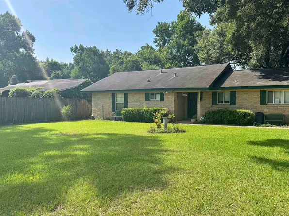1507 Edgewood St, Liberty, TX 77575