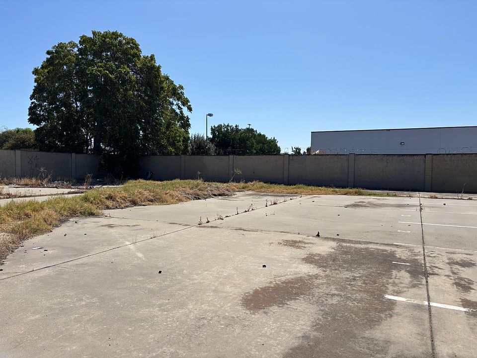 1st image of Bluejay Way