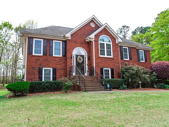 3rd image of 1004 Alexandria Ln