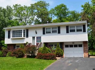 1 Apple Blossom Ln, Colonie, NY 12205