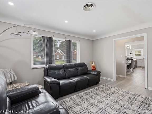 3rd image of 8345 Sirron St