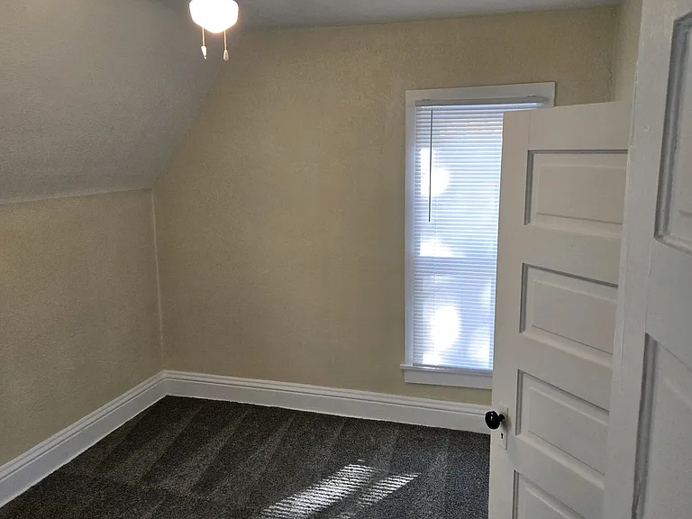 553 Bratnober St — Photo 17
