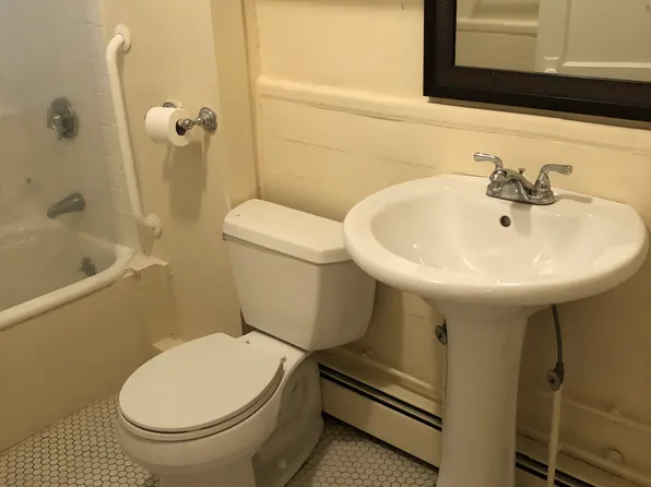 77 Main St APT 11, Peabody, MA 01960