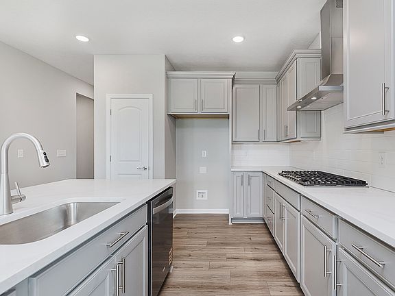 5th image of 2543 Goldfinger Ln