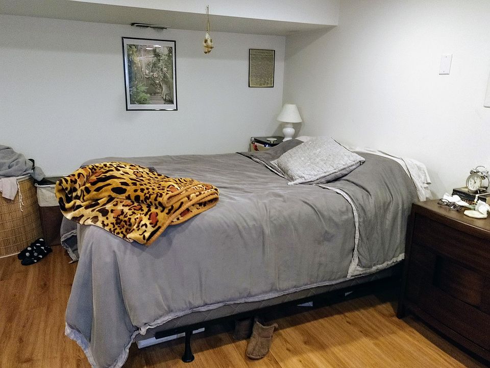 First bedroom: Large L-shaped bedroom with entrance.
Unit is NOT furnished.