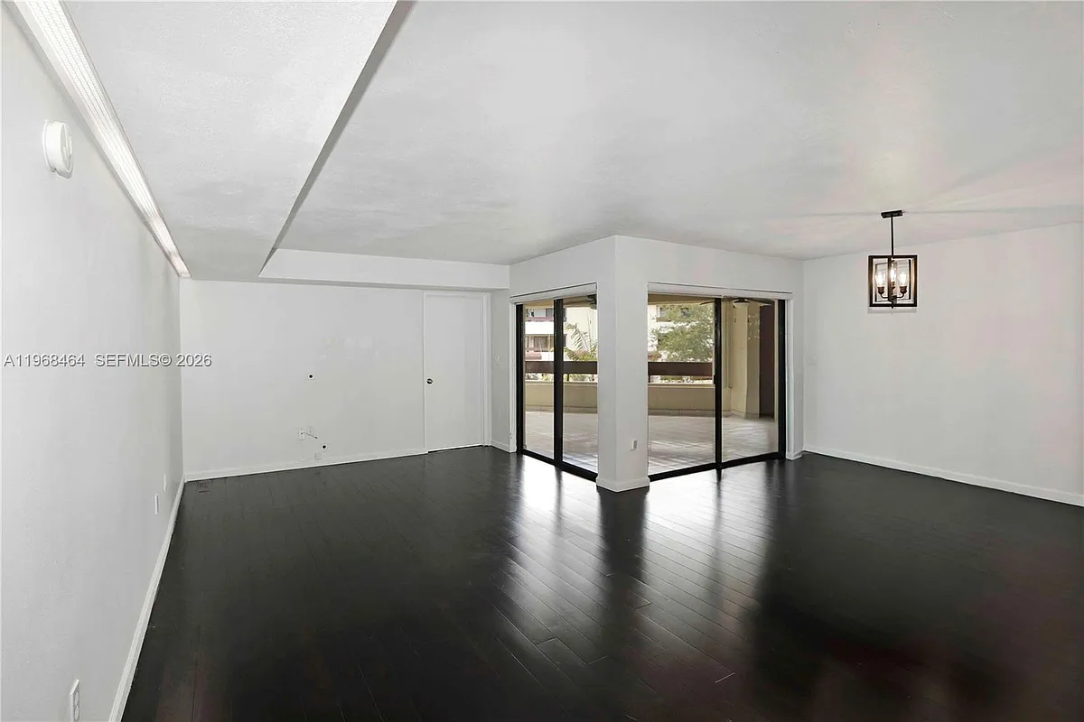 Building Photo - 9020 SW 125th Ave #F303