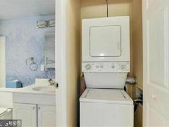 5th image of 2300 Pimmit Dr APT 618