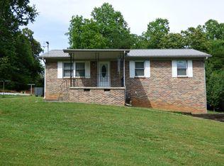 816 Pinecrest Dr, Dandridge, TN 37725