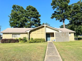 9 Avalon Ave, Pine Bluff, AR 71601