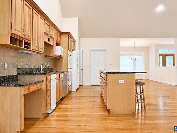 5th image of 3 Nutwood Cir