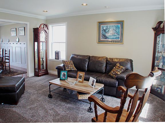 3rd image of 286 N Crooked Lake Ln