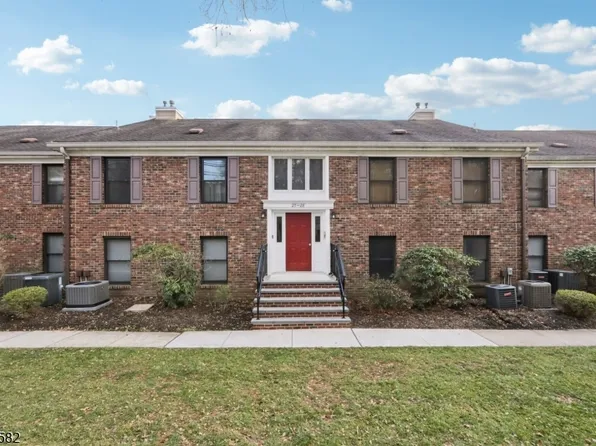 26 Sunrise Dr, Long Hill Twp., NJ 07933