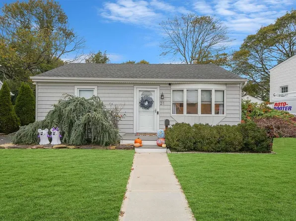 21 Rowland Avenue, Blue Point, NY 11715