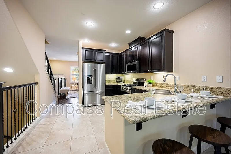 2 bed, 2.0 bath, 1403 sqft, $4,000 — Photo 4