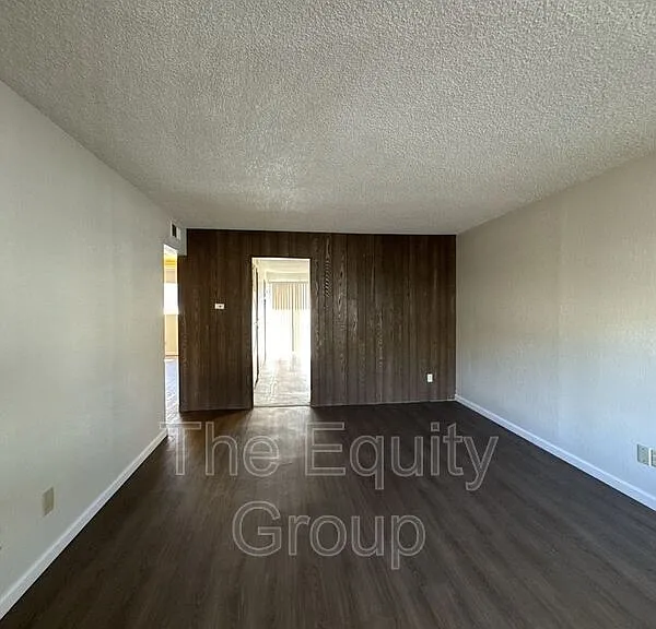 1861 Emma Lee Ln — Photo 2