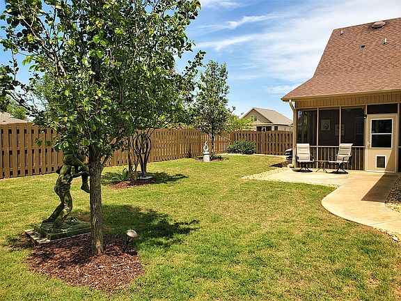 3rd image of 2 Cypress Point Dr