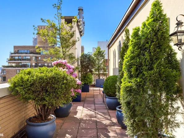 1035 Park Avenue image 16 of 22