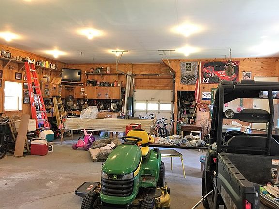 4th image of 8 Sanford Ln