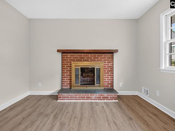 5th image of 2415 Oak Ln
