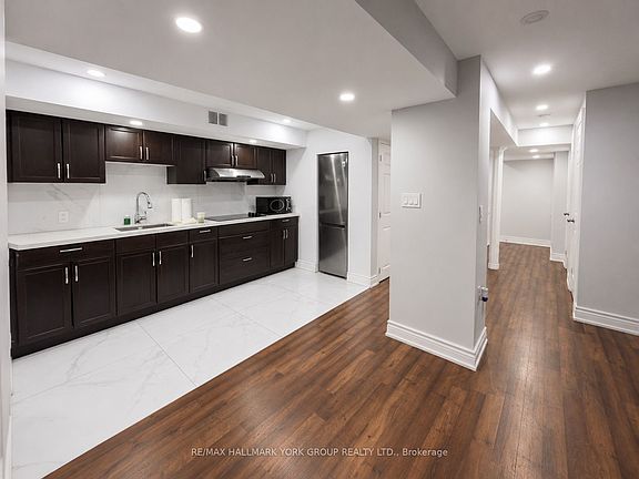 5th image of 33 Deerwood Cres