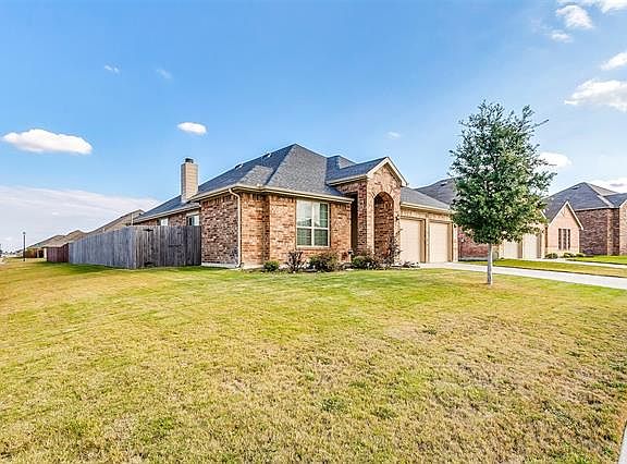 2nd image of 210 Plantation Dr