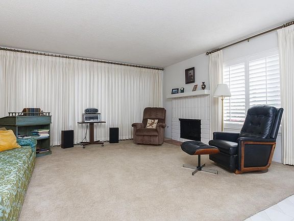 5th image of 1046 Buena Vista Way